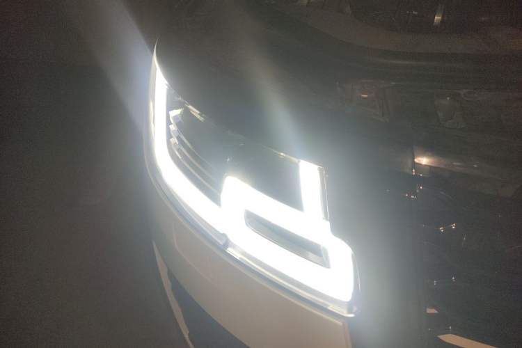 Used Land Rover Range Vogue 2017 3.0T Gasoline HSE U.S. Specification Right Front Headlight