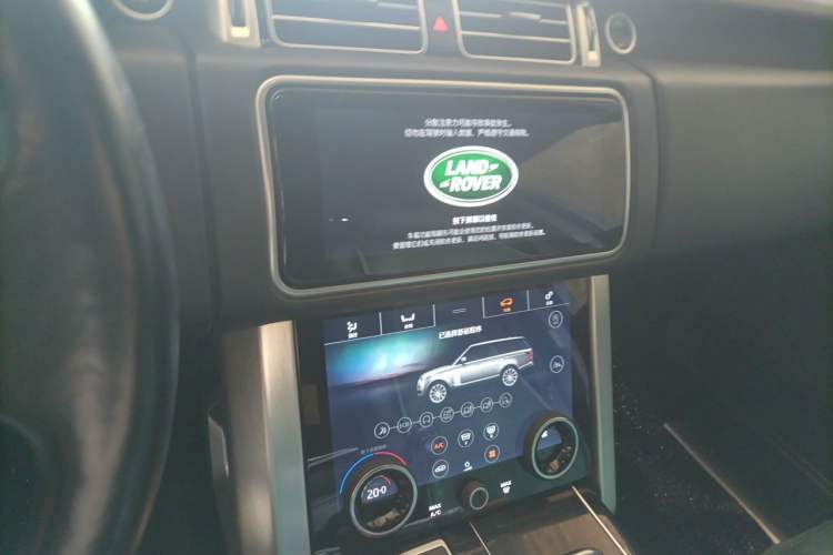 Used Land Rover Range Vogue 2018 3.0 Gasoline HSE U.S.-Spec Executive Edition Audio And AC Panel