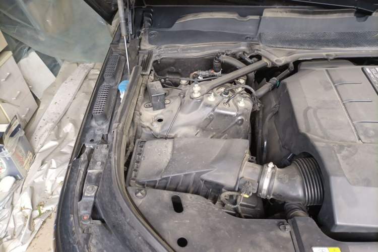 Used Land Rover Range Vogue 2018 3.0 Gasoline HSE U.S.-Spec Executive Edition Engine Bay Right