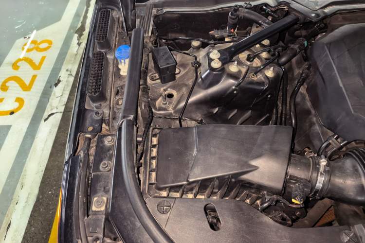 Used Land Rover Range Vogue  Engine Bay Right