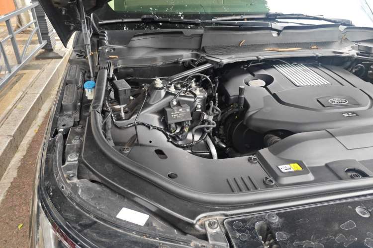 Used Land Rover Range Vogue  Engine Bay Right