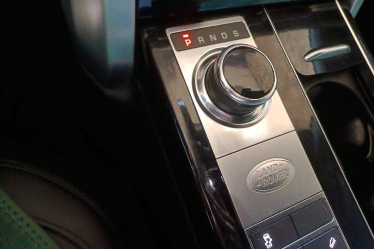 Used Land Rover Range Vogue 2018 3.0 Gasoline HSE U.S.-Spec Executive Edition Gear Lever