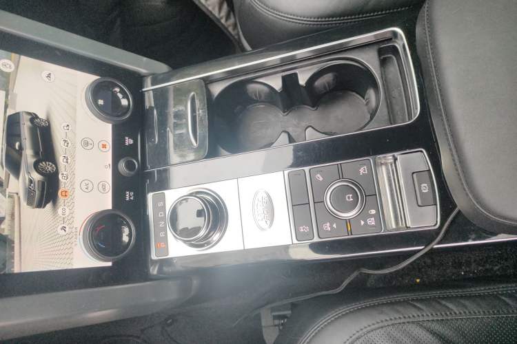 Used Land Rover Range Vogue 2018 3.0 Gasoline HSE U.S.-Spec Executive Edition Gear Lever