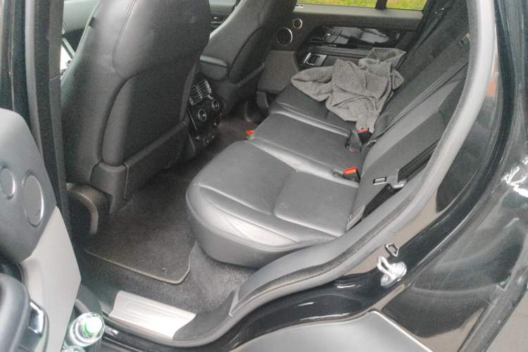 Used Land Rover Range Vogue 2018 3.0 Gasoline HSE U.S.-Spec Executive Edition Left Rear Seat