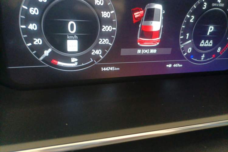 Used Land Rover Range Vogue 2018 3.0 Gasoline HSE U.S.-Spec Executive Edition Odometer Close Up
