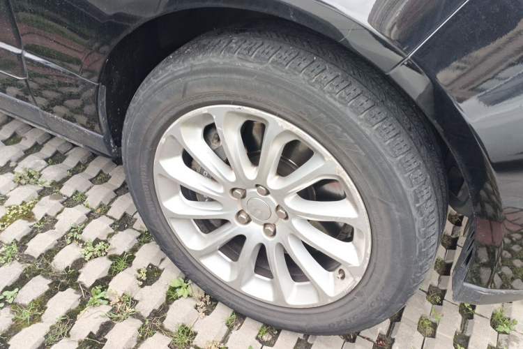 Used Land Rover Range Vogue  Right Front Wheel Hub