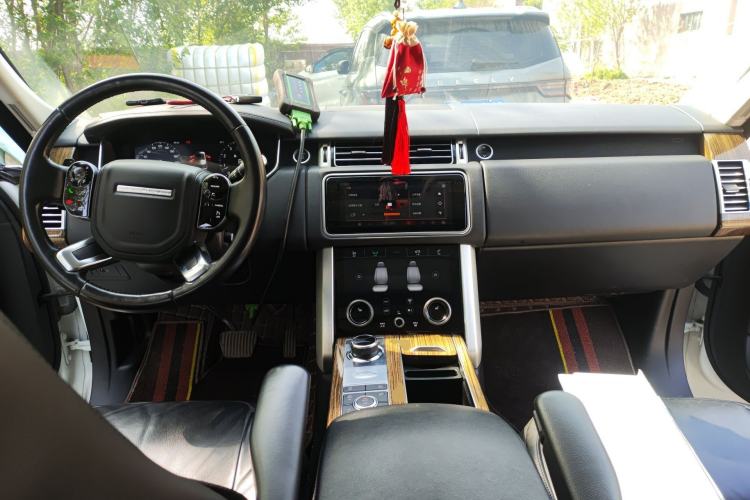 Used Land Rover Range Vogue 2018 3.0T Gasoline HSE Middle East Center Console