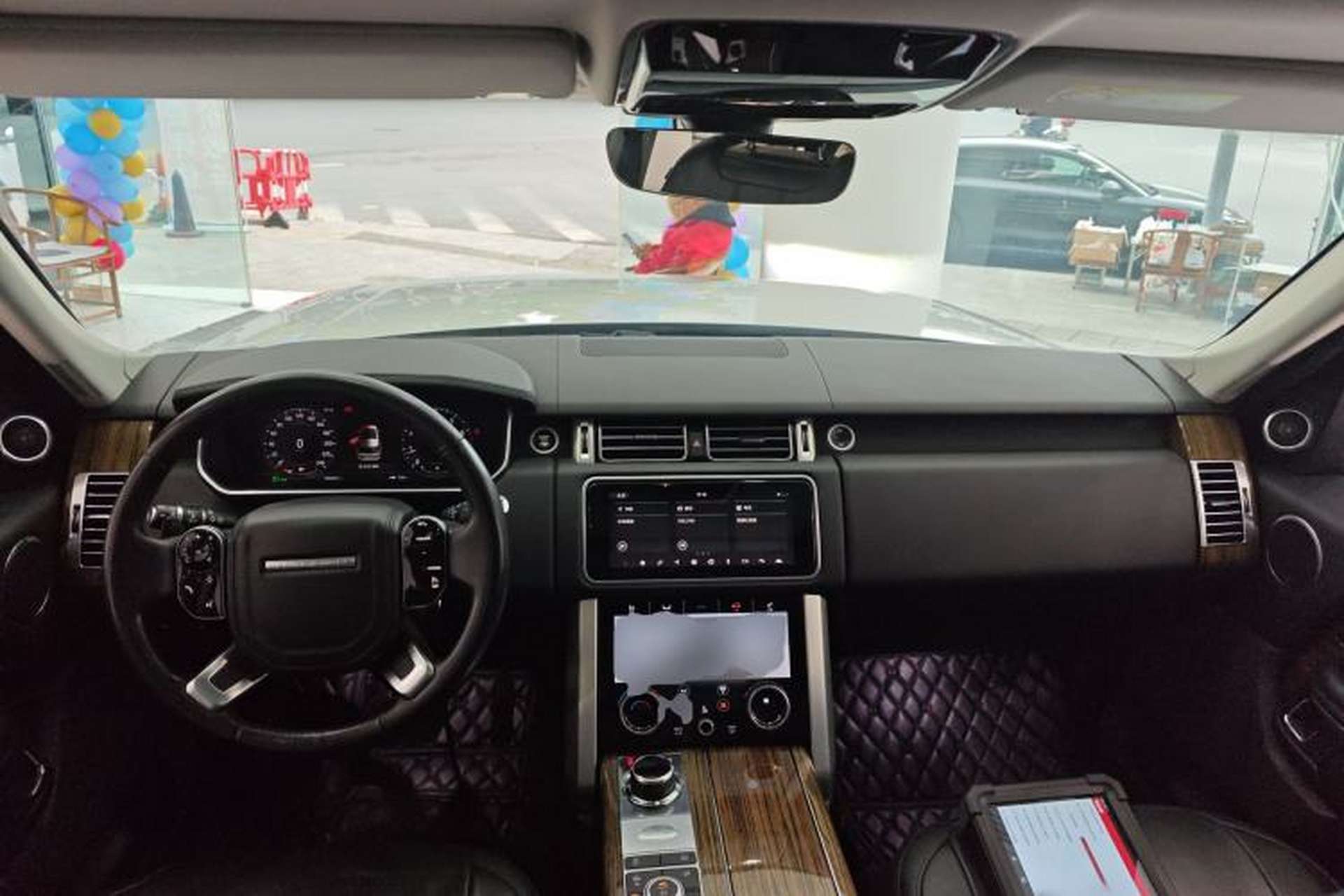 Used Land Rover Range Vogue 2018 3.0T Gasoline HSE Middle East Center Console