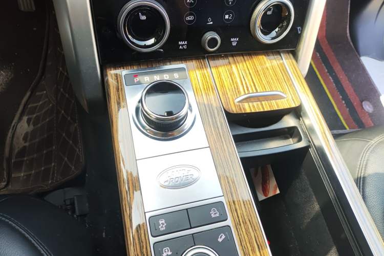 Used Land Rover Range Vogue 2018 3.0T Gasoline HSE Middle East Gear Lever