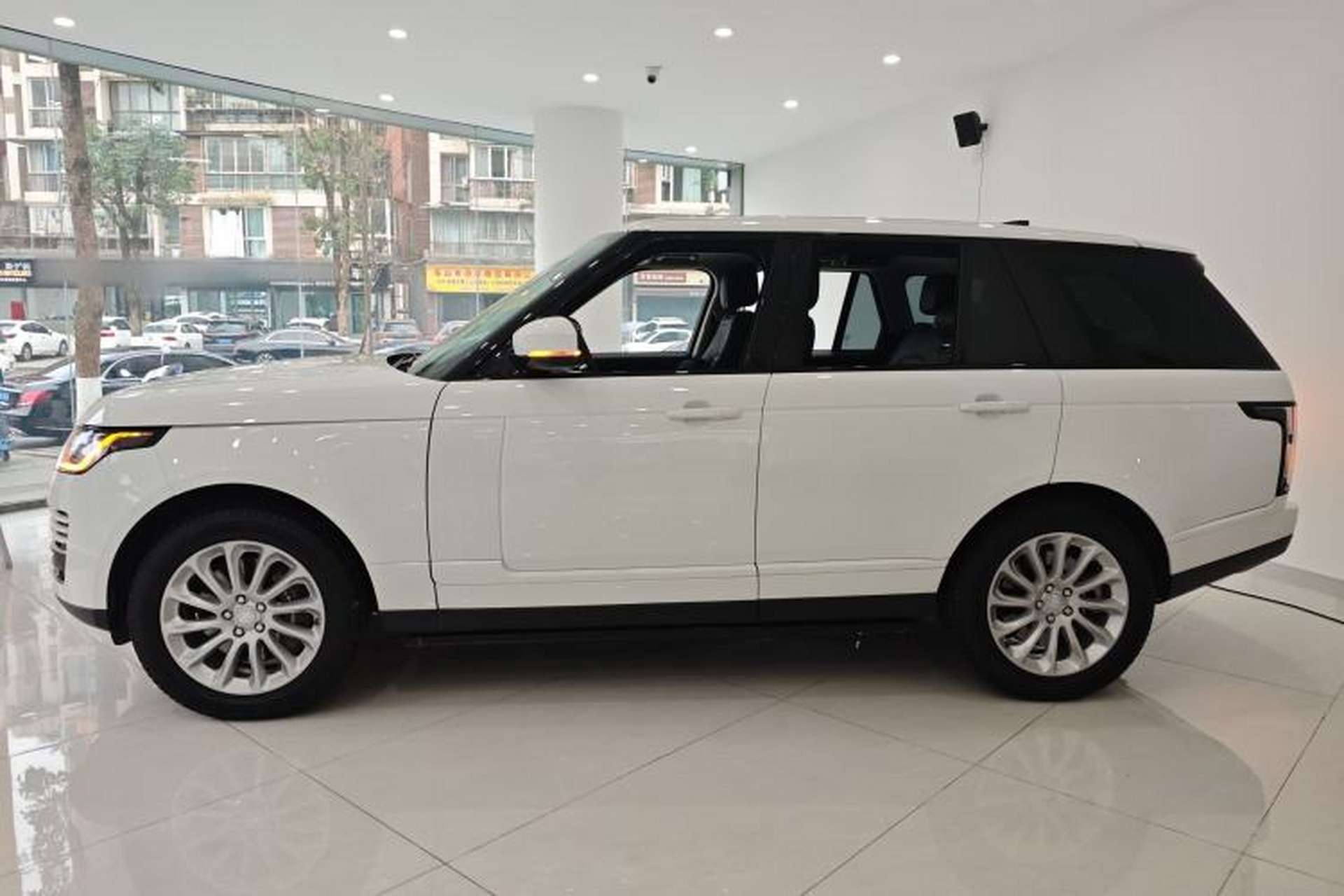 Used Land Rover Range Vogue 2018 3.0T Gasoline HSE Middle East Left Side