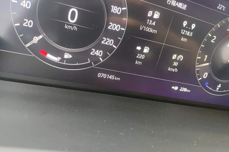Used Land Rover Range Vogue 2018 3.0T Gasoline HSE Middle East Odometer Close Up