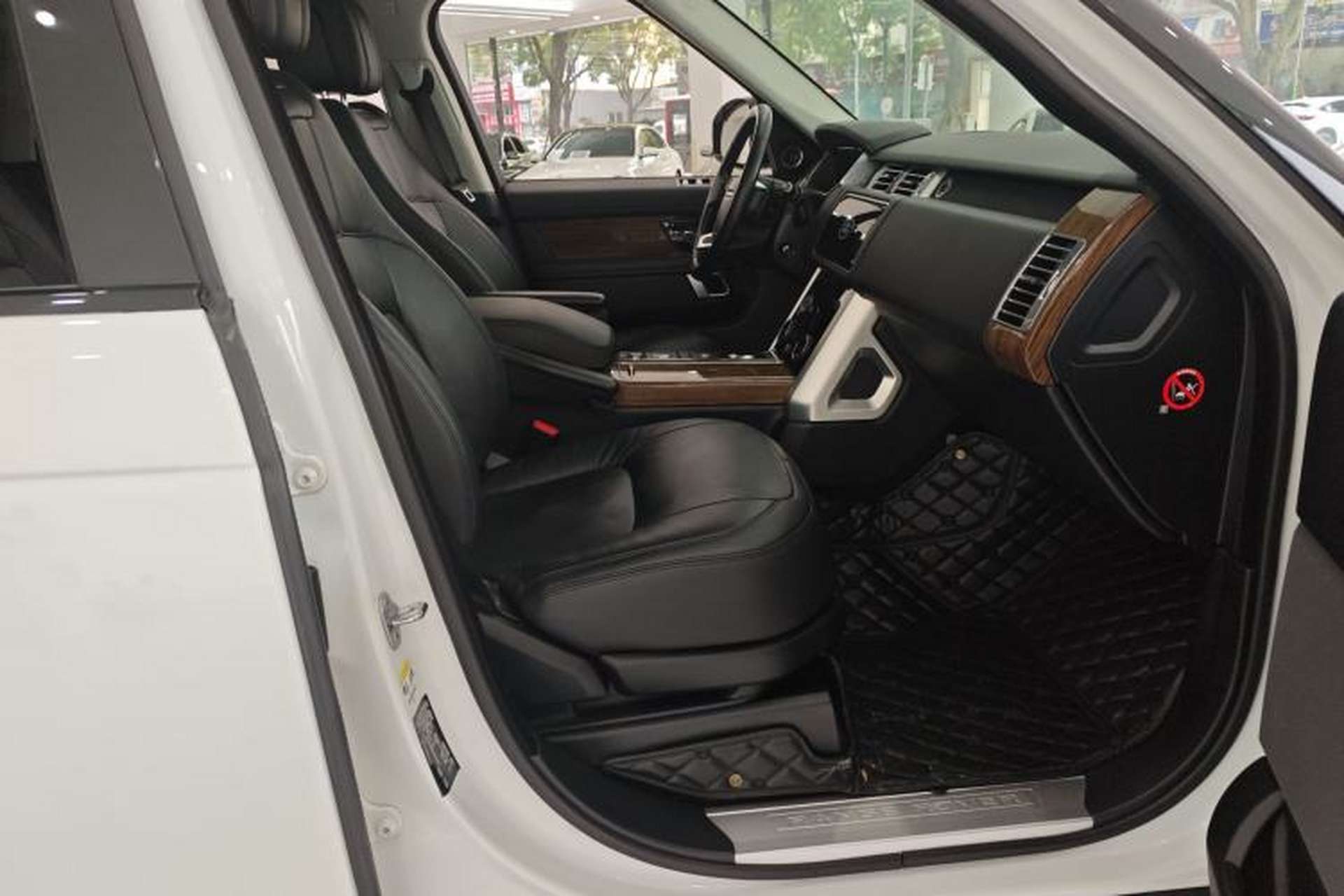 Used Land Rover Range Vogue 2018 3.0T Gasoline HSE Middle East Right Front Seat