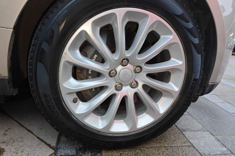 Used Land Rover Range Vogue  Right Front Wheel Hub