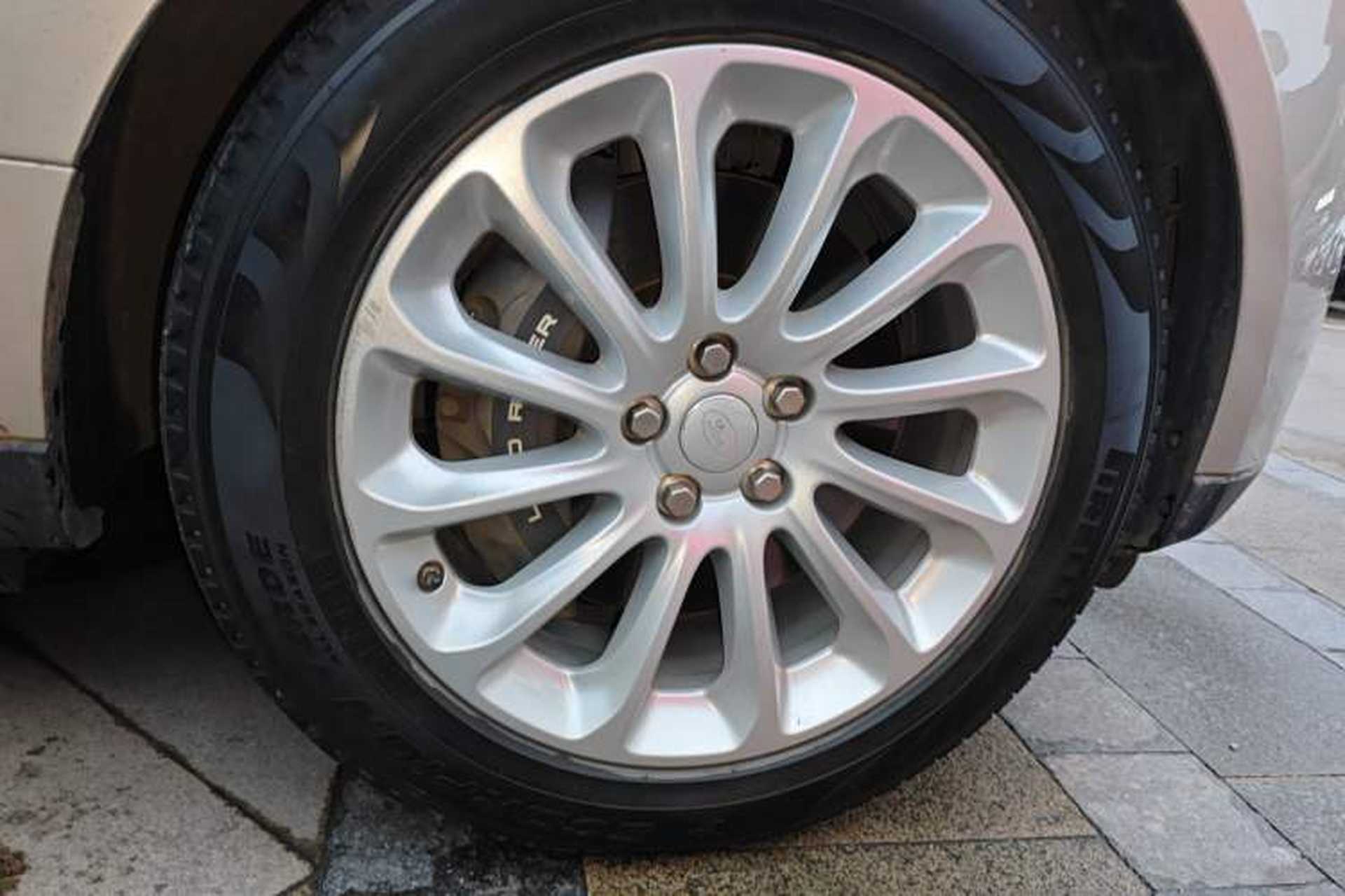 Used Land Rover Range Vogue  Right Front Wheel Hub