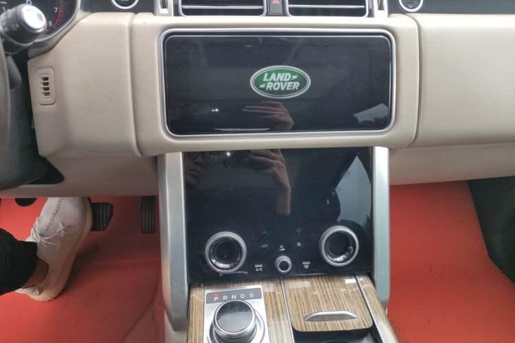 Used Land Rover Range Vogue  Audio And AC Panel