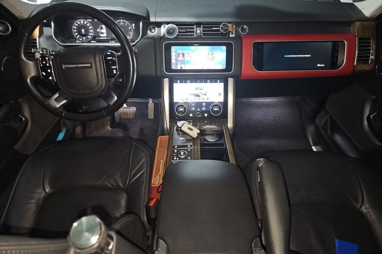 Used Land Rover Range Vogue 2019 3.0T Gasoline HSE – Middle East Center Console
