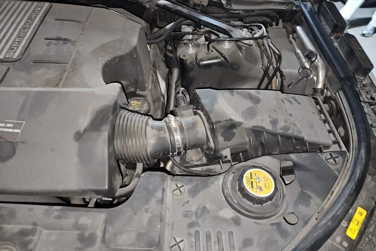 Used Land Rover Range Vogue 2019 3.0T Gasoline HSE – Middle East Engine Bay Left