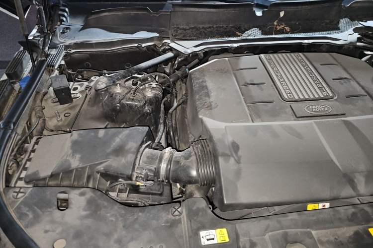 Used Land Rover Range Vogue 2019 3.0T Gasoline HSE – Middle East Engine Bay Right