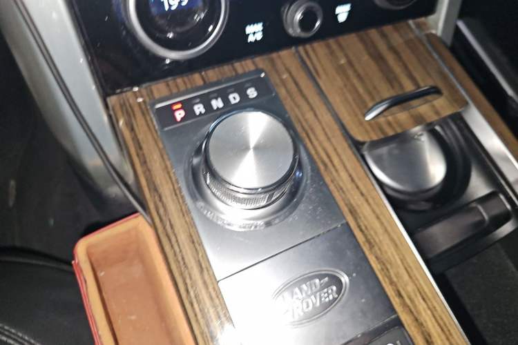 Used Land Rover Range Vogue 2019 3.0T Gasoline HSE – Middle East Gear Lever