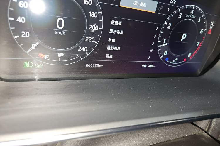 Used Land Rover Range Vogue 2019 3.0T Gasoline HSE – Middle East Odometer Close Up