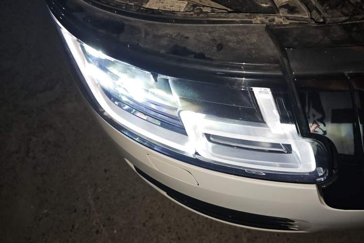 Used Land Rover Range Vogue 2019 3.0T Gasoline HSE – Middle East Right Front Headlight