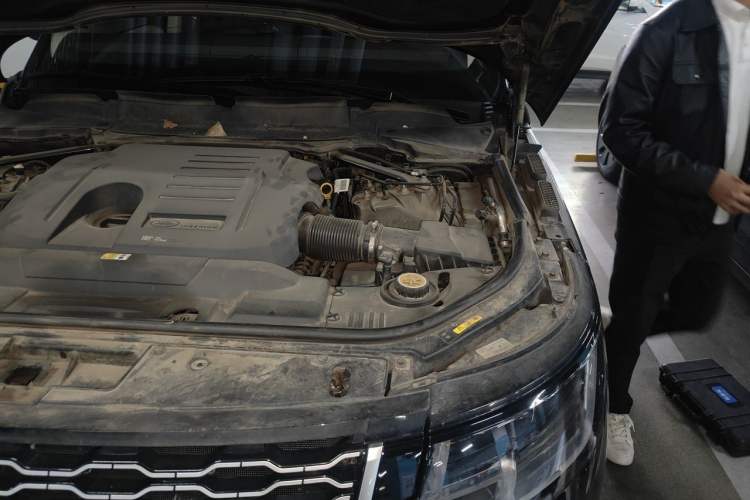 Used Land Rover Range Vogue  Engine Bay Left