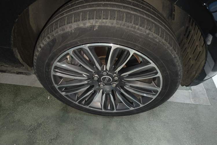 Used Land Rover Range Vogue  Right Front Wheel Hub