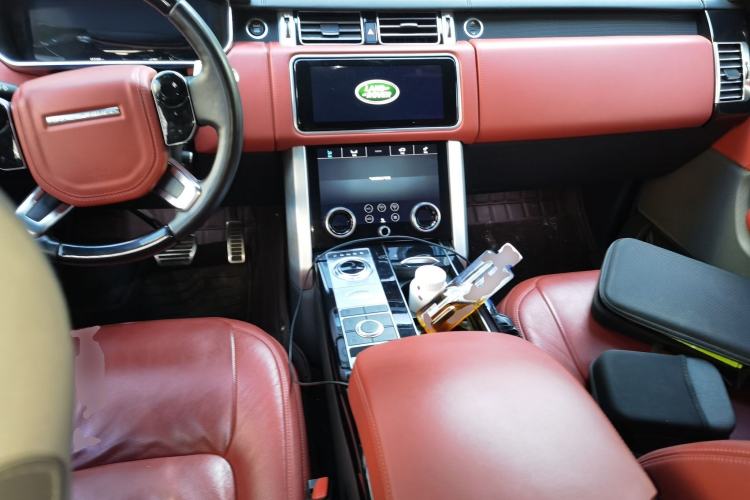 Used Land Rover Range Vogue 2021 3.0T P400 Gasoline Extended-Wheelbase European Specification Center Console