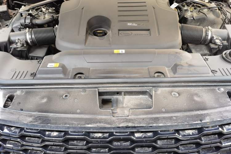 Used Land Rover Range Vogue 2021 3.0T P400 Gasoline Extended-Wheelbase European Specification Engine Bay