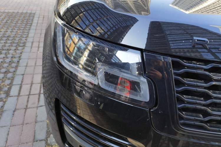 Used Land Rover Range Vogue 2021 3.0T P400 Gasoline Extended-Wheelbase European Specification Right Front Headlight