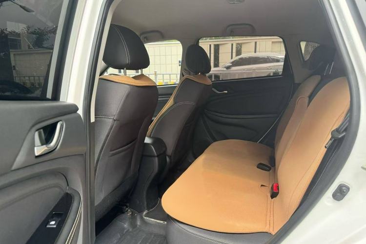 Used Land X2 2017 1.6L Automatic Jingrui Edition Interior 3