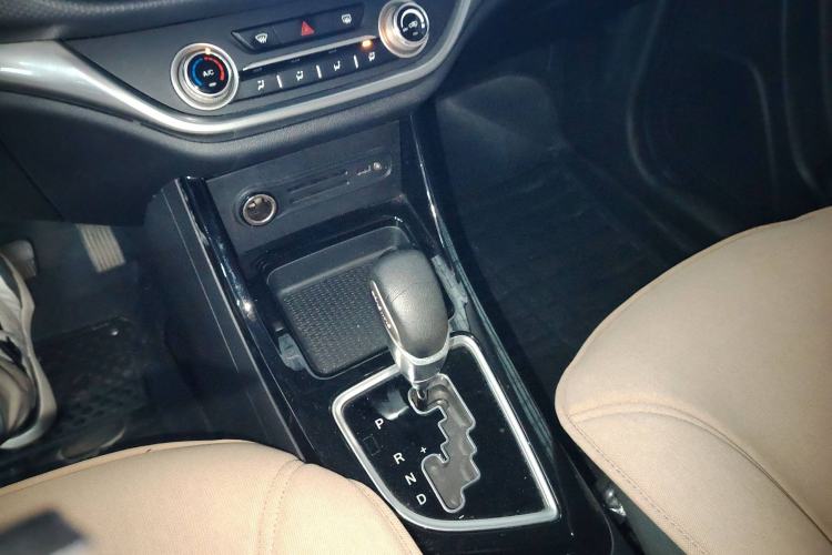 Used Land X2 2017 1.6L Automatic Jingrui Edition Interior 5