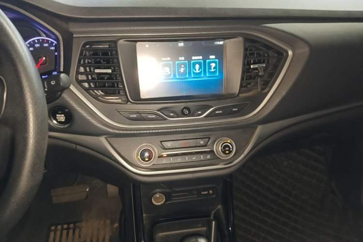 Used Land X2 2017 1.6L Automatic Platinum Edition Audio And AC Panel