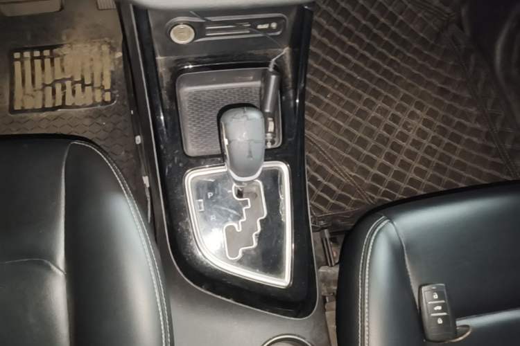 Used Land X2 2017 1.6L Automatic Platinum Edition Gear Lever