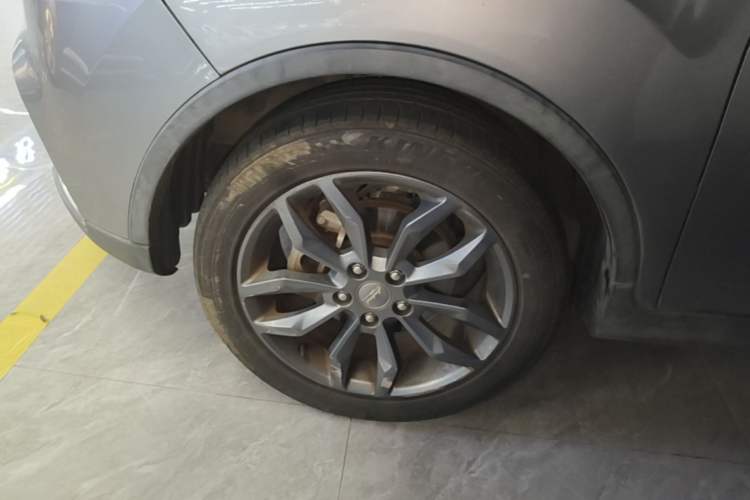 Used Land X2 2017 1.6L Automatic Platinum Edition Left Front Wheel Hub