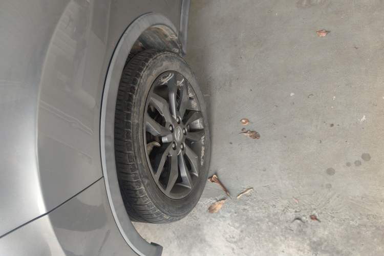 Used Land X2 2017 1.6L Manual Sharp Edition Left Front Wheel Hub