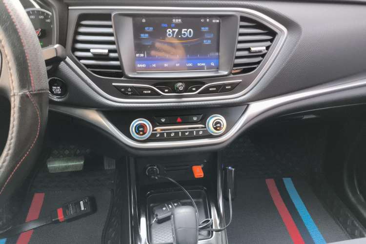 Used Land X2 2017 1.6L Automatic Jingrui Edition Audio And AC Panel