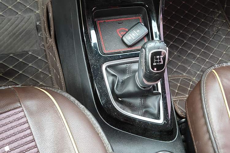 Used Land X2 2017 1.6L Manual Sharp Edition Gear Lever