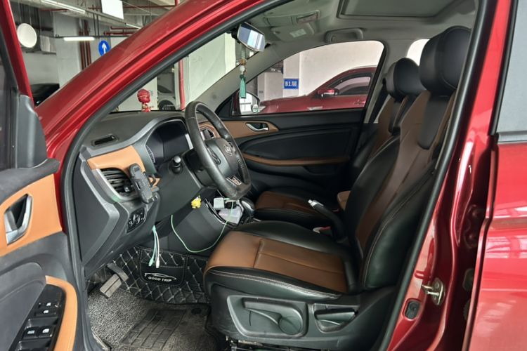 Used Land X2 2017 1.6L Automatic Platinum Edition Interior 4
