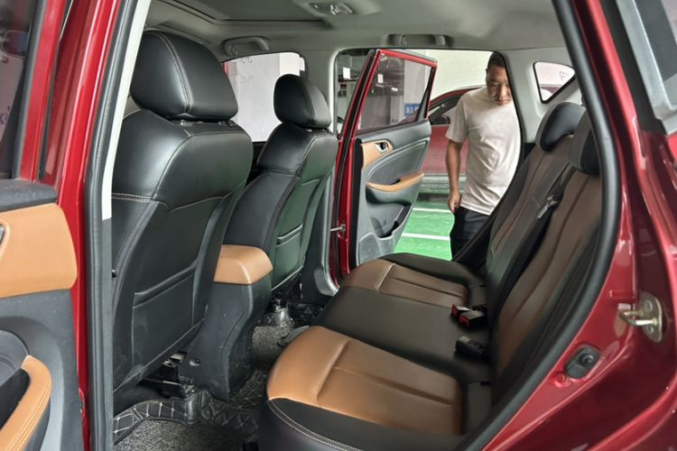 Used Land X2 2017 1.6L Automatic Platinum Edition Interior 5