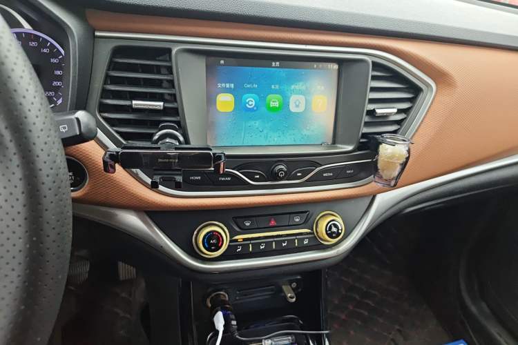 Used Land X2 2017 1.6L Automatic Sharp Edition Audio And AC Panel