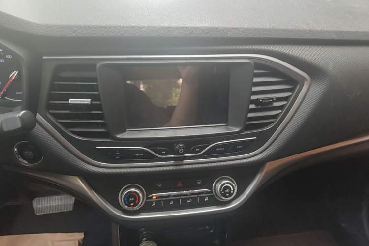 Used Land X2 2017 1.6L Automatic Elite Edition Audio And AC Panel