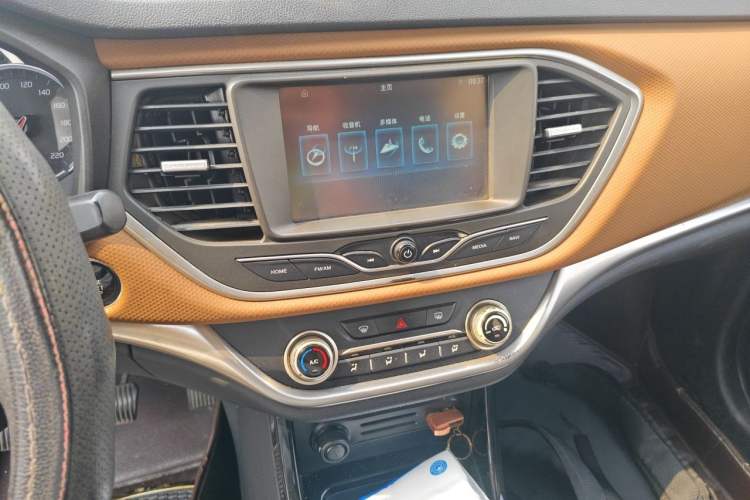 Used Land X2 2017 1.6L Manual Sharp Edition Audio And AC Panel