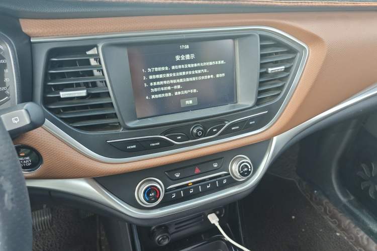 Used Land X2 2017 1.6L Manual Platinum Edition Audio And AC Panel