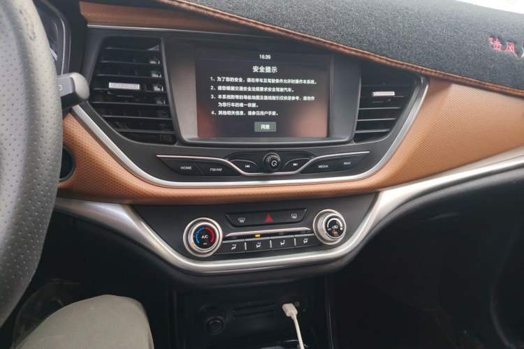 Used Land X2 2017 1.6L Manual Platinum Edition Audio And AC Panel