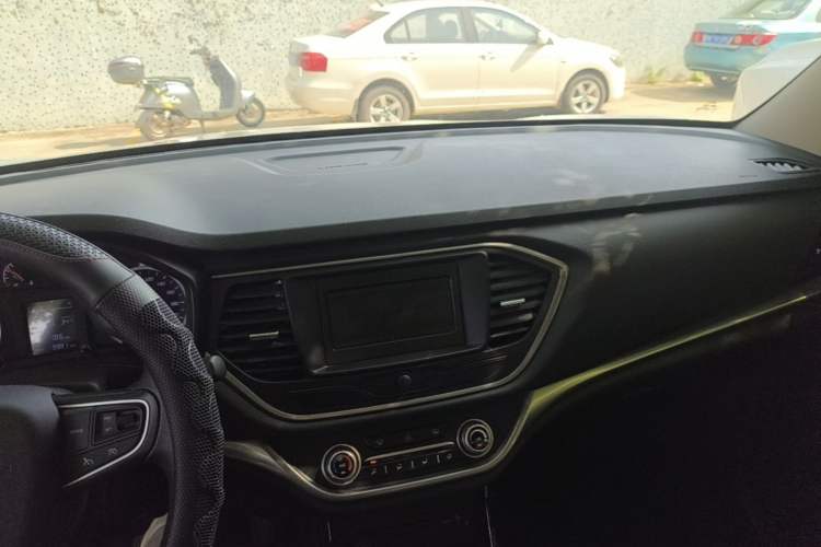 Used Land X2 2017 1.6L Automatic Jingrui Edition Center Console