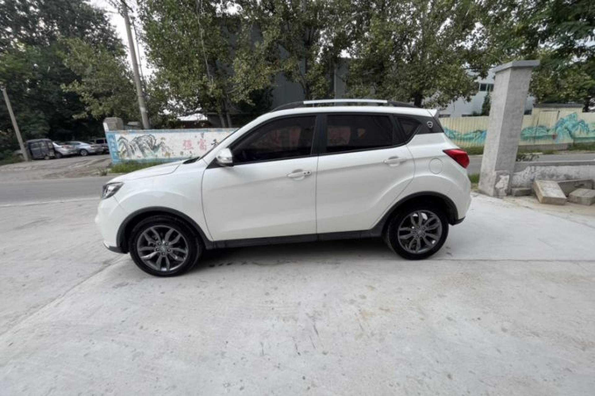 Used Land X2 2017 1.6L Automatic Jingrui Edition Exterior 7