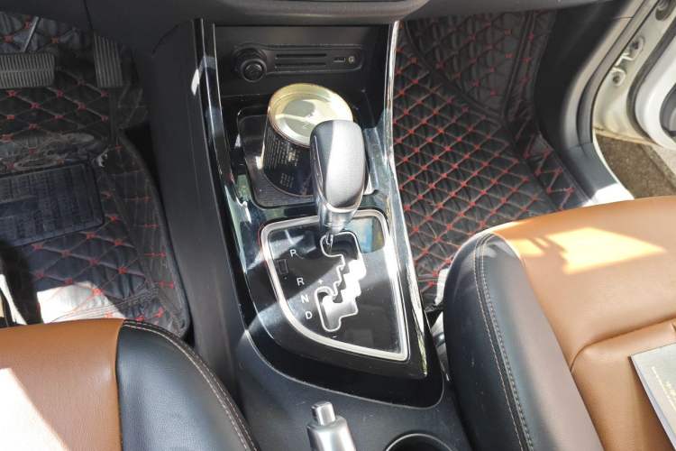 Used Land X2 2017 1.6L Automatic Platinum Edition Gear Lever