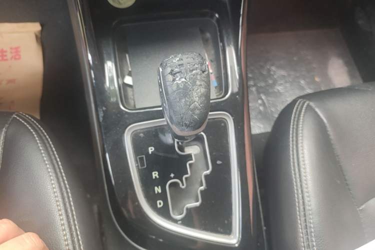 Used Land X2 2017 1.6L Automatic Elite Edition Gear Lever
