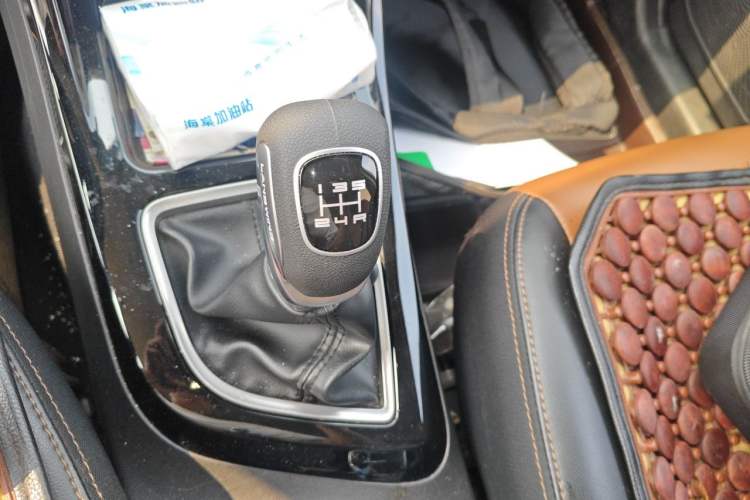 Used Land X2 2017 1.6L Manual Sharp Edition Gear Lever